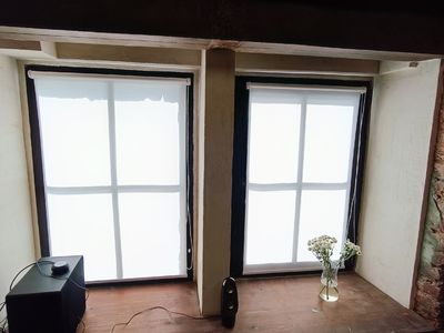 Легкие минирулонные шторы для интерьера в стиле Loft